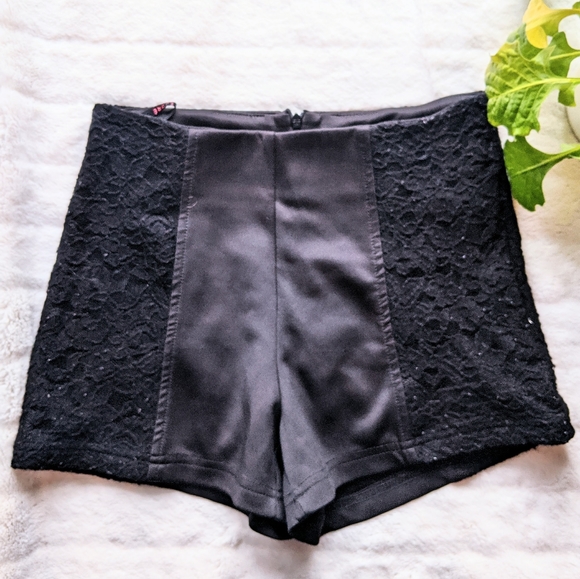 Black SUPRÉ Shorts XS - Picture 2 of 7